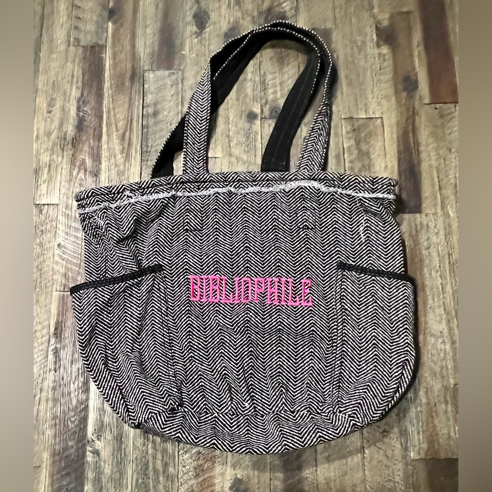 Thirty-one Hobo Bag with Bibliophile Embroidery